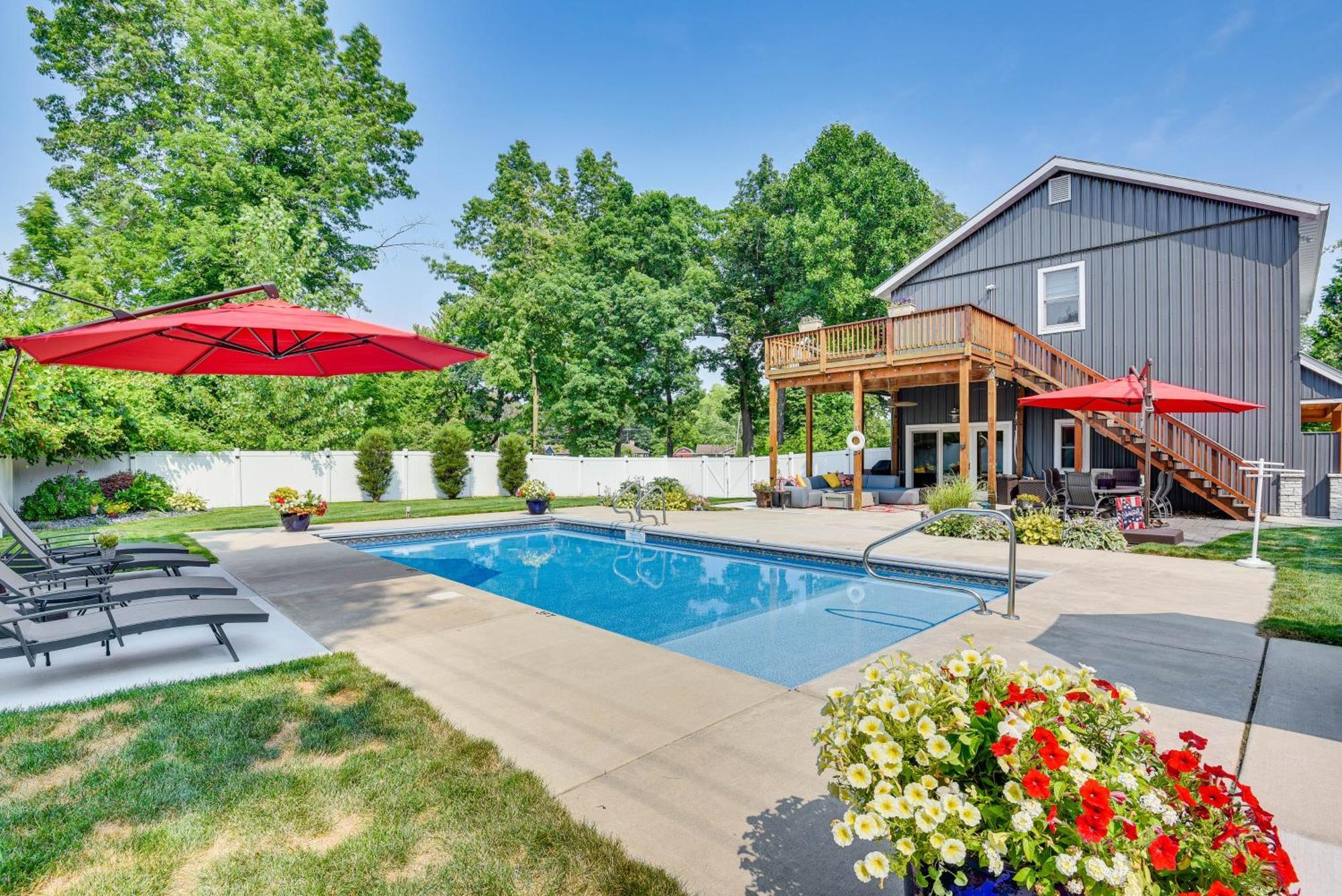 Benton Harbor Apt With Balcony And Shared Fire Pit Exteriör bild